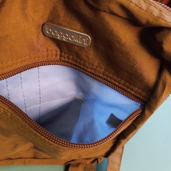 Baggallini Nylon Crossbody Travel/Organized Compact Bag Countrycore - Picture 4 of 9